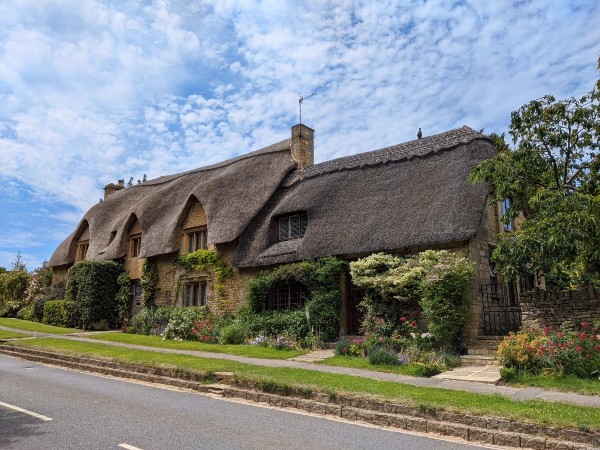 憧れのコッツウォルズ1日観光ツアー【日本語】<br /> & メイフェアチッピーミールクーポン