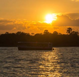 ビクトリアフォールズ1泊2日《ホテル&滝観光&サンセットクルーズ&ヘリコプター遊覧&アフリカンBBQ》